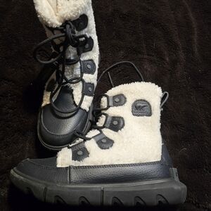 Sorel Kids Boots in Black and Cream